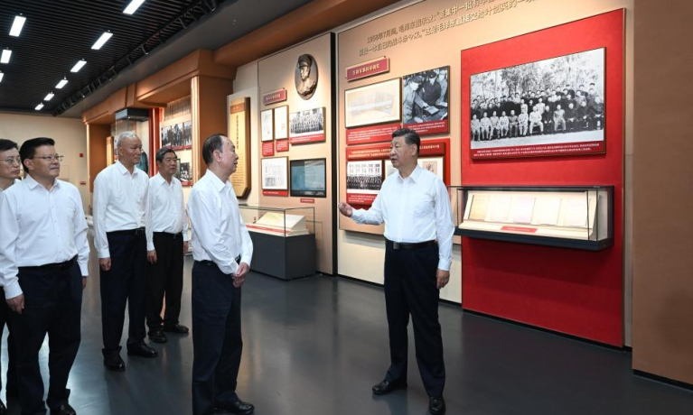 شي يحث على تعميق الإصلاح والانفتاح على نحو شامل خلال جولته التفقدية في مقاطعة قوانغدونغ