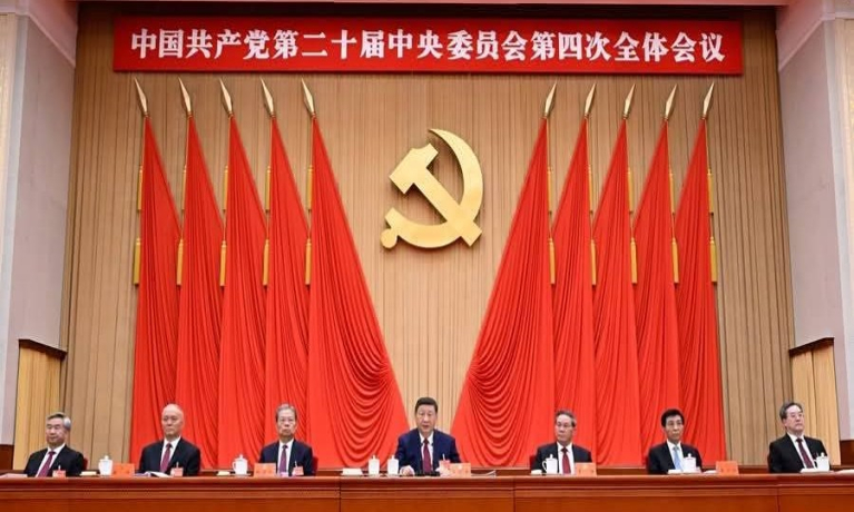 رفع الراية العظيمة للاشتراكية ذات الخصائص الصينية عاليا والتضامن والكفاح في سبيل بناء دولة اشتراكية حديثة على نحو شامل